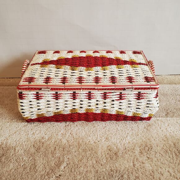 Vintage Sewing Basket - Perfect for Hiding Your Secrets (and Thread) - Picture 6 of 8